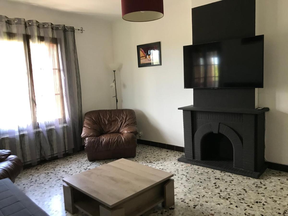Appartement Tout Confort Avec Parking Ferme Арль Екстер'єр фото