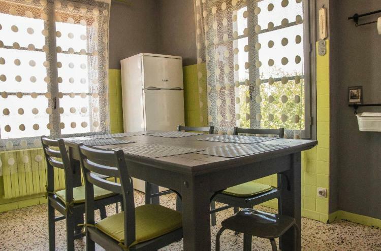 Appartement Tout Confort Avec Parking Ferme Арль Екстер'єр фото